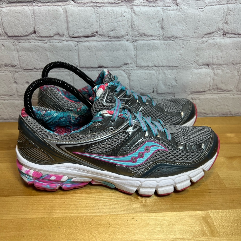 Saucony Hurricane 16 Gray and Pink Running Shoes Women’s Size 9